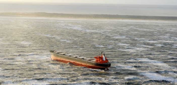 Bulk carrier 'Glory Amsterdam' run aground after storm Herwart