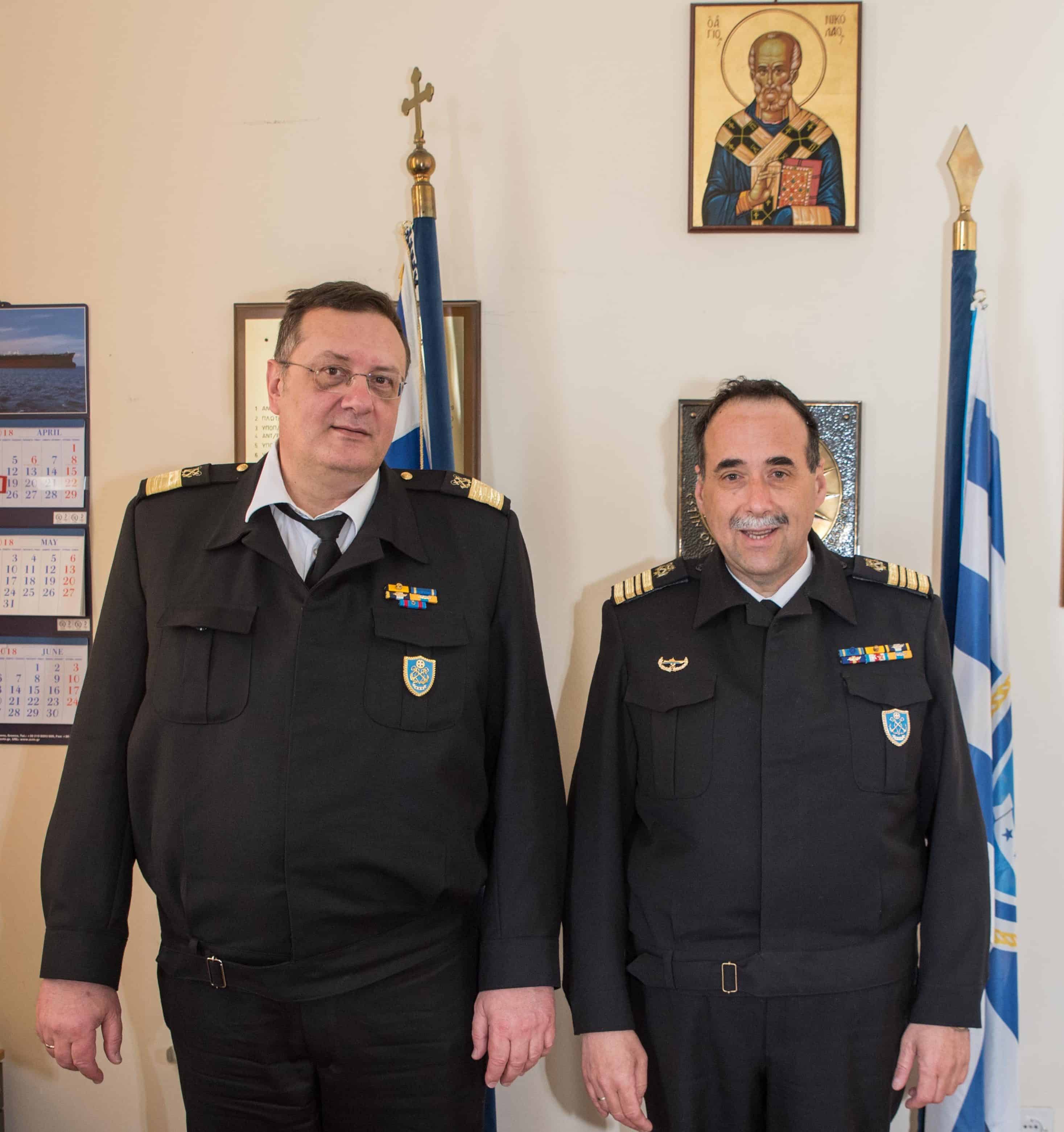 (Α-Δ): O διευθυντής της Διεύθυνσης Εκπαίδευσης Ναυτικών του ΥΝΑΝΠ, αρχιπλοίαρχος Λ.Σ. Στυλιανός Μπέλλας και ο διοικητής της ΑΕΝ Μακεδονίας, αντιπλοίαρχος Λ.Σ. Παναγιώτης Τζουάνος