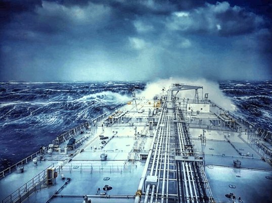 3. Battle with the waves. Credits to Manolis Skandalis