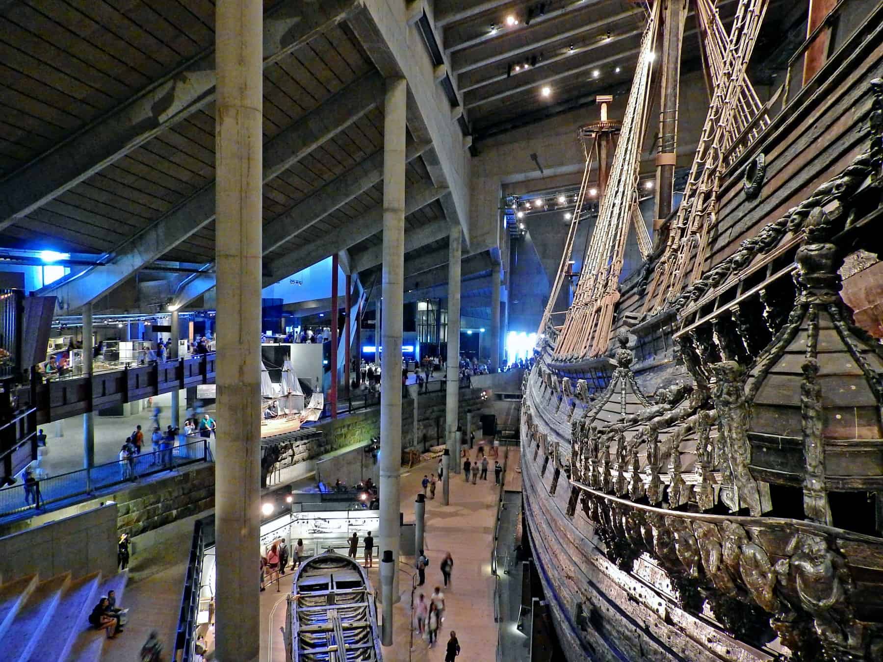 Το ναυτικό μουσείο Vasa στην Στοκχόλμη. Στην εικόνα διακρίνεται το ομώνυμο πολεμικό πλοίο, που το παρθενικό του ταξίδι πραγματοποιήθηκε το 1628