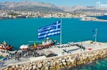 ΑΕΝ Χίου: Υψώθηκε η τεράστια Ελληνική Σημαία στο λιμάνι της Χίου