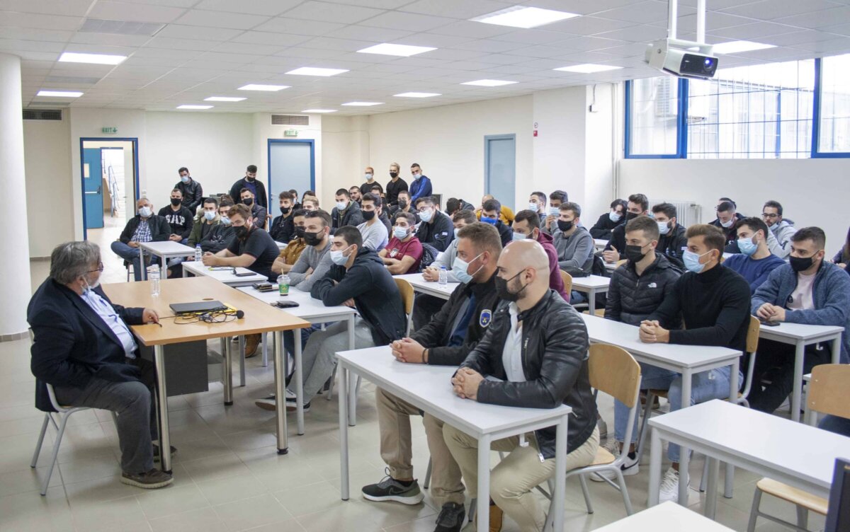 Στιγμιότυπο από το workshop για τη συντήρηση και λειτουργία των μηχανών