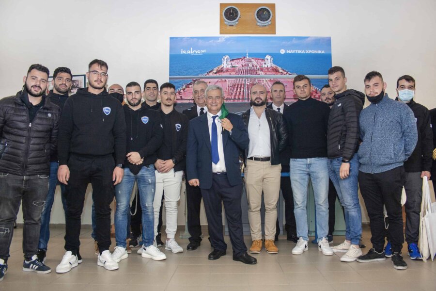 Ο Δρ Λεωνίδας Δημητριάδης Ευγενίδης με σπουδαστές της ΑΕΝ Κρήτης