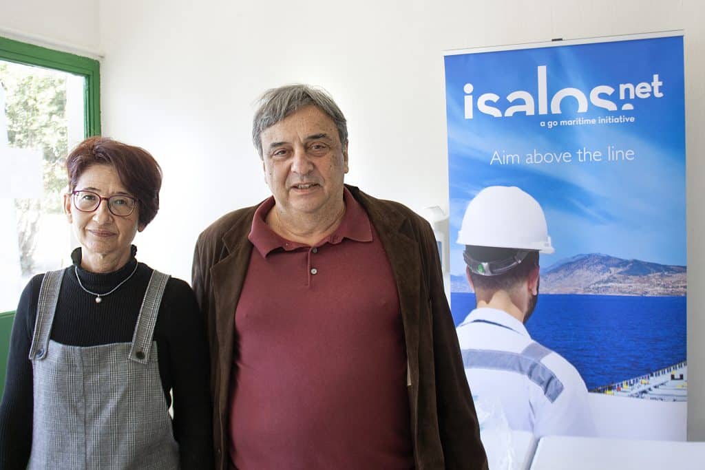 (Α-Δ): Η Κωνσταντία Ρωσσιάδου, καθηγήτρια Ναυτικής Μετεωρολογίας με τον κ. Γεώργιο Γκοτζαμάνη, Διευθυντή του ΚΕΣΕΝ Μακεδονίας