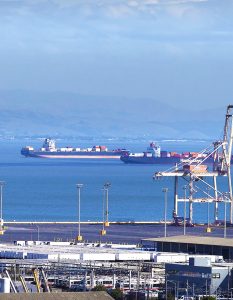 Port congestion in California