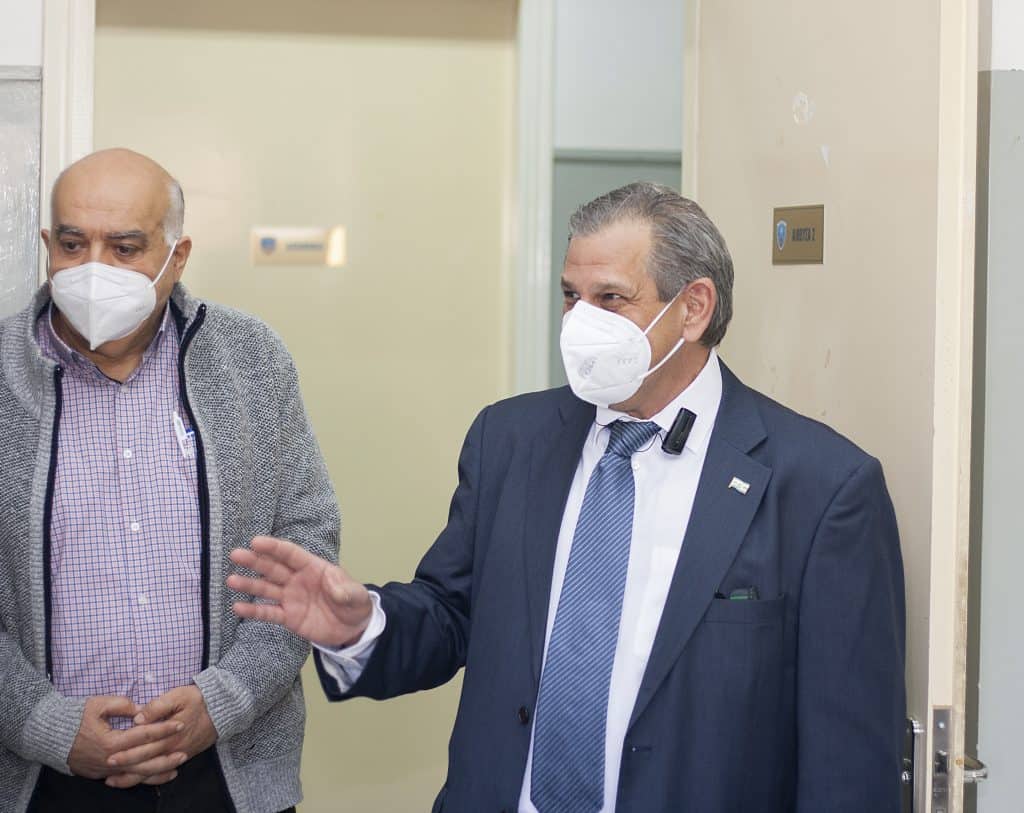 Στιγμιότυπο από το workshop με θέμα «Κανόνες ορθής χρήσης των νέων τεχνολογιών στα πλοία», στο οποίο συμμετείχαν οι κ.κ. Γιώργος Ζερβός, Head of Sales, Tototheo Maritime, Νίκος Μπραΐμης, VSAT Specialist, Tototheo Maritime και καπτ. Παναγιώτης Καρούτσος, HR Manager, Atlantic Bulk Carriers Management Ltd.