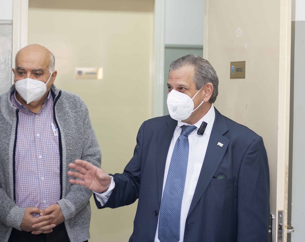 Στιγμιότυπο από το workshop με θέμα «Κανόνες ορθής χρήσης των νέων τεχνολογιών στα πλοία», στο οποίο συμμετείχαν οι κ.κ. Γιώργος Ζερβός, Head of Sales, Tototheo Maritime, Νίκος Μπραΐμης, VSAT Specialist, Tototheo Maritime και καπτ. Παναγιώτης Καρούτσος, HR Manager, Atlantic Bulk Carriers Management Ltd.