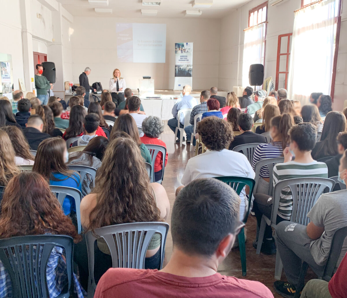 Στιγμιότυπο από την παρουσίαση της Υποπλοιάρχου Λ.Σ. Αναστασίας Ζαμπά για το σύστημα εισαγωγής στις ΑΕΝ