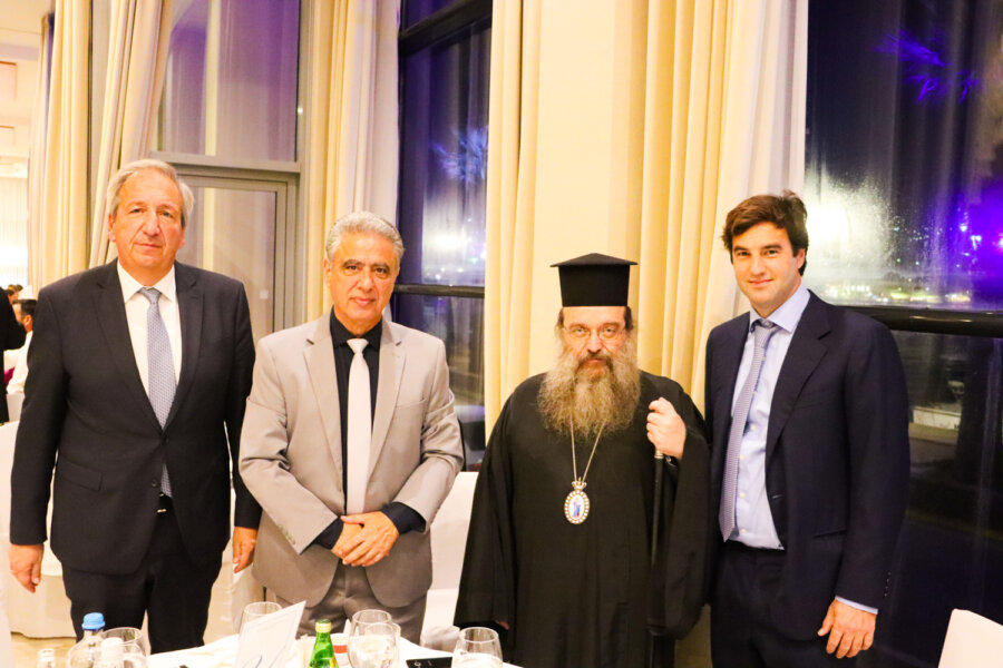 (Α-Δ): Γεώργιος Δανιήλ, Δήμαρχος Οινουσσών, Σταμάτης Κάρμαντζης, Δήμαρχος Χίου, Σεμασβιώτατος Μητροπολίτης Χίου, Ψαρών και Οινουσσών κ.κ. Μάρκος, Ανδρέας Μαρτίνος