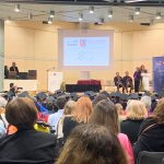 Στιγμιότυπο από το χαιρετισμό της Διευθύντριας του ΠΜΣ Ναυτιλία του Πανεπιστημίου Πειραιώς καθ. Μαρίας Μποϊλέ