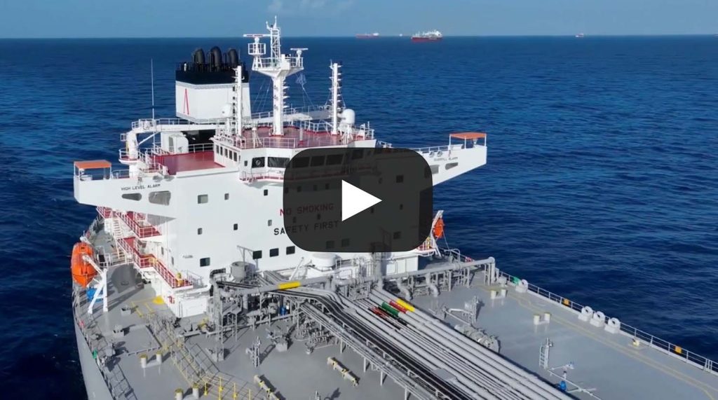 Γιορτές εν πλω: Ευχές από το M/T Strymon της S. Livanos (Βίντεο)