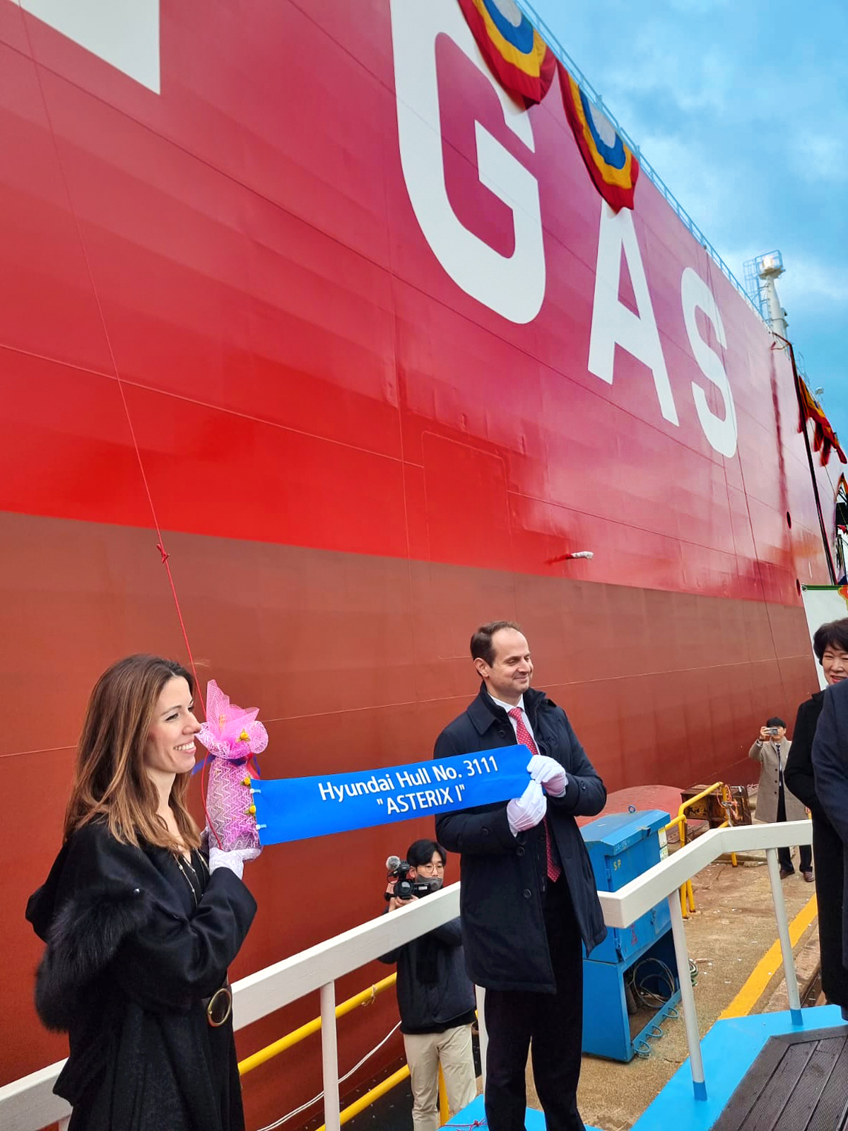 Ο κ. Γεράσιμος Καλογηράτος, CEO της Capital Ship Management με την ανάδοχο του «ASTERIX I», κ. Aλεξάνδρα Ξύστρα, Technical Manager της Capital Ship Management