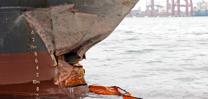 German container ship hits Keelung Harbour crane, leaving one worker ihurt, 60 containers smashed