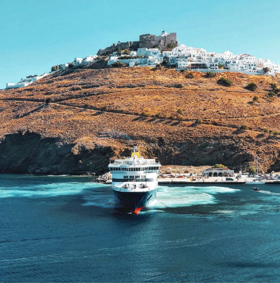 1.Setting Sail from the Port of Astypalaia. Credits to @mashtorah / Greg