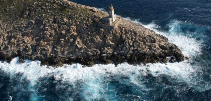 Οι φάροι που δεσπόζουν στο θαλασσινό τοπίο της χώρας μας