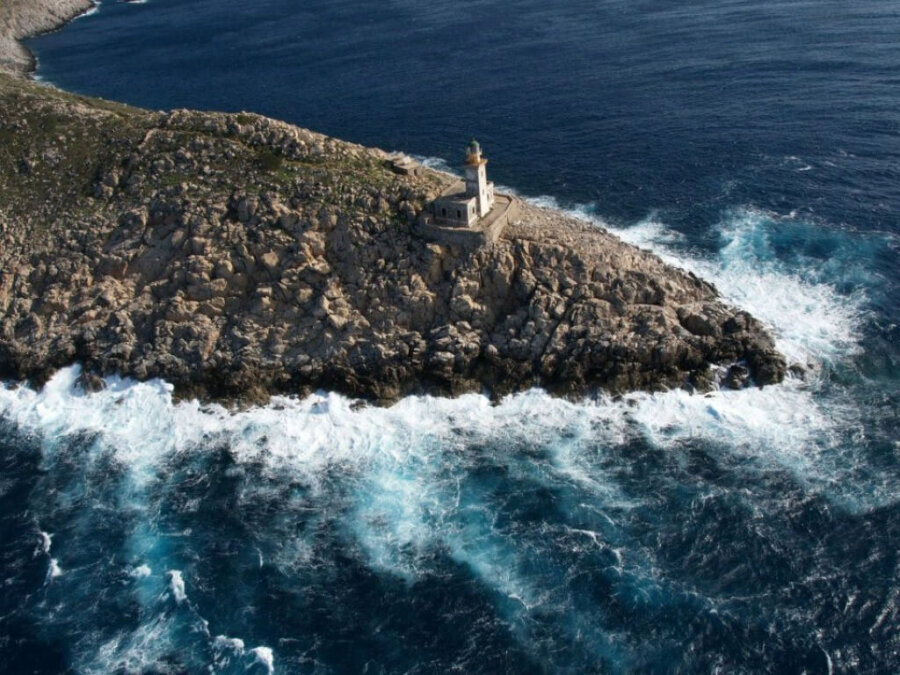 Οι φάροι που δεσπόζουν στο θαλασσινό τοπίο της χώρας μας