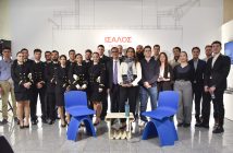 «Blue Chairs»: Η Σεμίραμις Παληού σε διάλογο με τη νέα γενιά