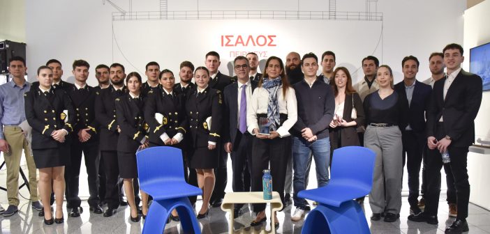 «Blue Chairs»: Η Σεμίραμις Παληού σε διάλογο με τη νέα γενιά